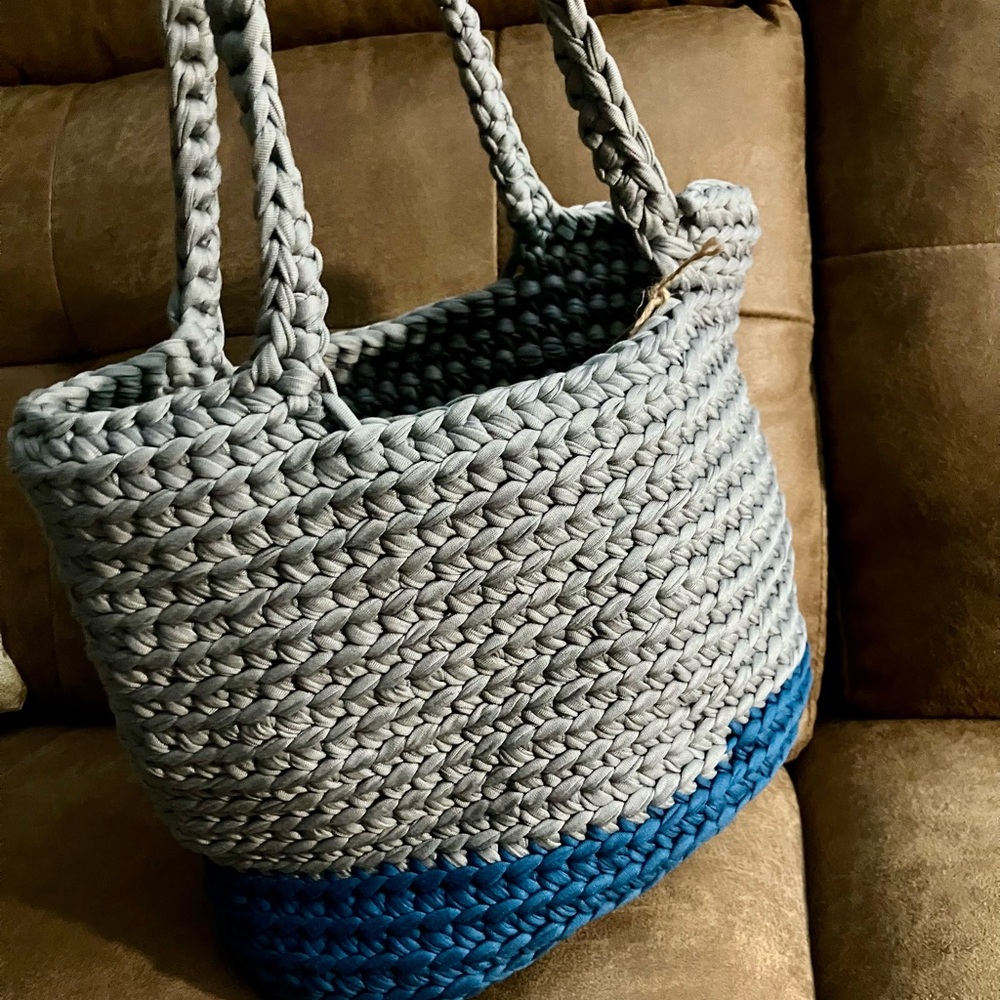 Handcrafted Tassel Tote Bag - Picture 2 of 8